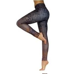 Niyama Black Rose Yoga Full Length Leggings Women’s Size M EUC